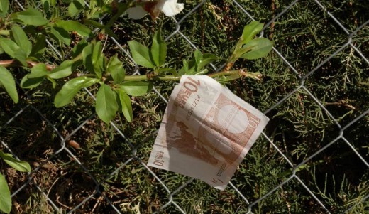 a single €10 note unfurled