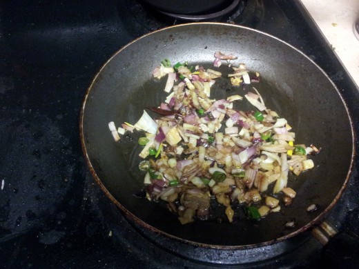 fry the onions in the pan till they are golden brown. My husband eat 80% of the fried fish pieces and kept on taking chopped onion. At the end I was only left with this much onion :(