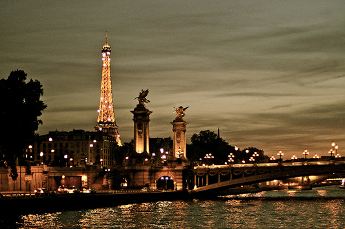 A Post-Card Like View of Paris