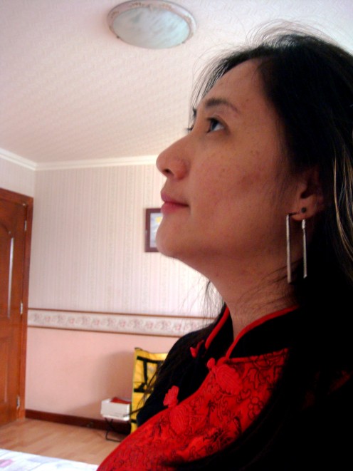 A friend gave me this rectangle earrings recently. I wore it during Chinese New Year!