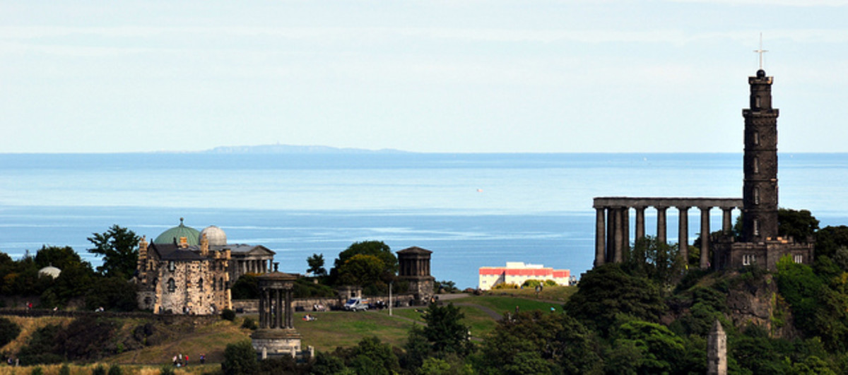 Things to do in Edinburgh : Visit the Monuments on Calton Hill