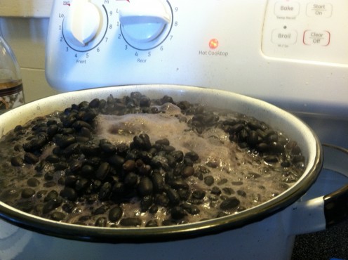 The short soak method requires boiling beans for 3 minutes, then covering and setting aside for 2-4 hours.
