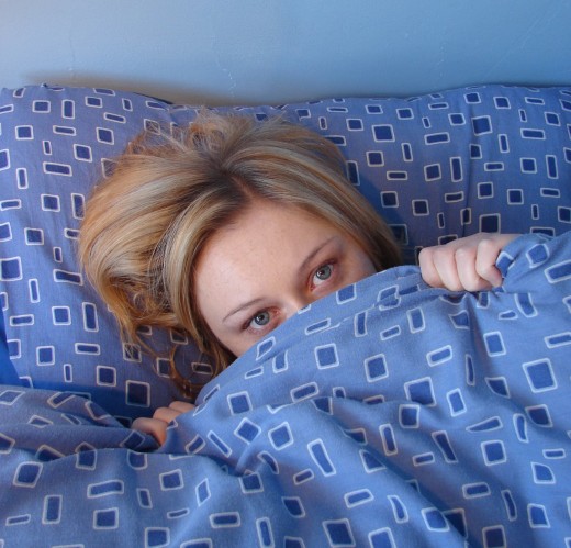 Does your body simply refuse to wake up early? Do you find it impossible to drag your feet out of bed in the morning? Let's skip the complicated psycological jargon behing waking up and talk about practical things that you can do to get of of bed in 