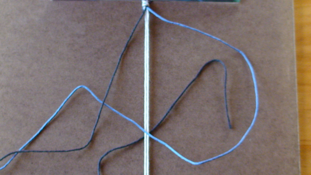 Step 5.1  Left cord (black) passes underneath anchor cords and right cord (blue).