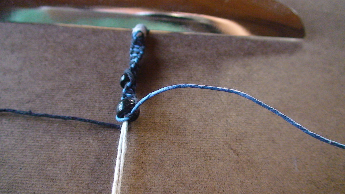 Square knot under end bead.