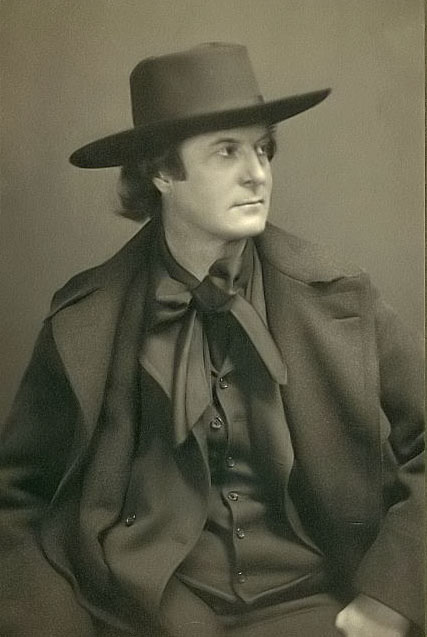 Elbert Hubbard (1856-1915).