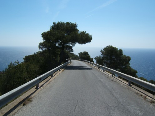 At Grimaldi, in Italy, near the French border, this secondary road above the "Corso Mentone" seems to plunge into the Mediterranean.