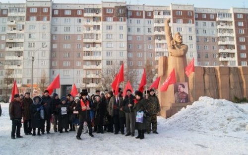 In Krasnoyarsk the Putin government banned the Stalin memorial.  Brave CPRF comrades hold the rally regardless.