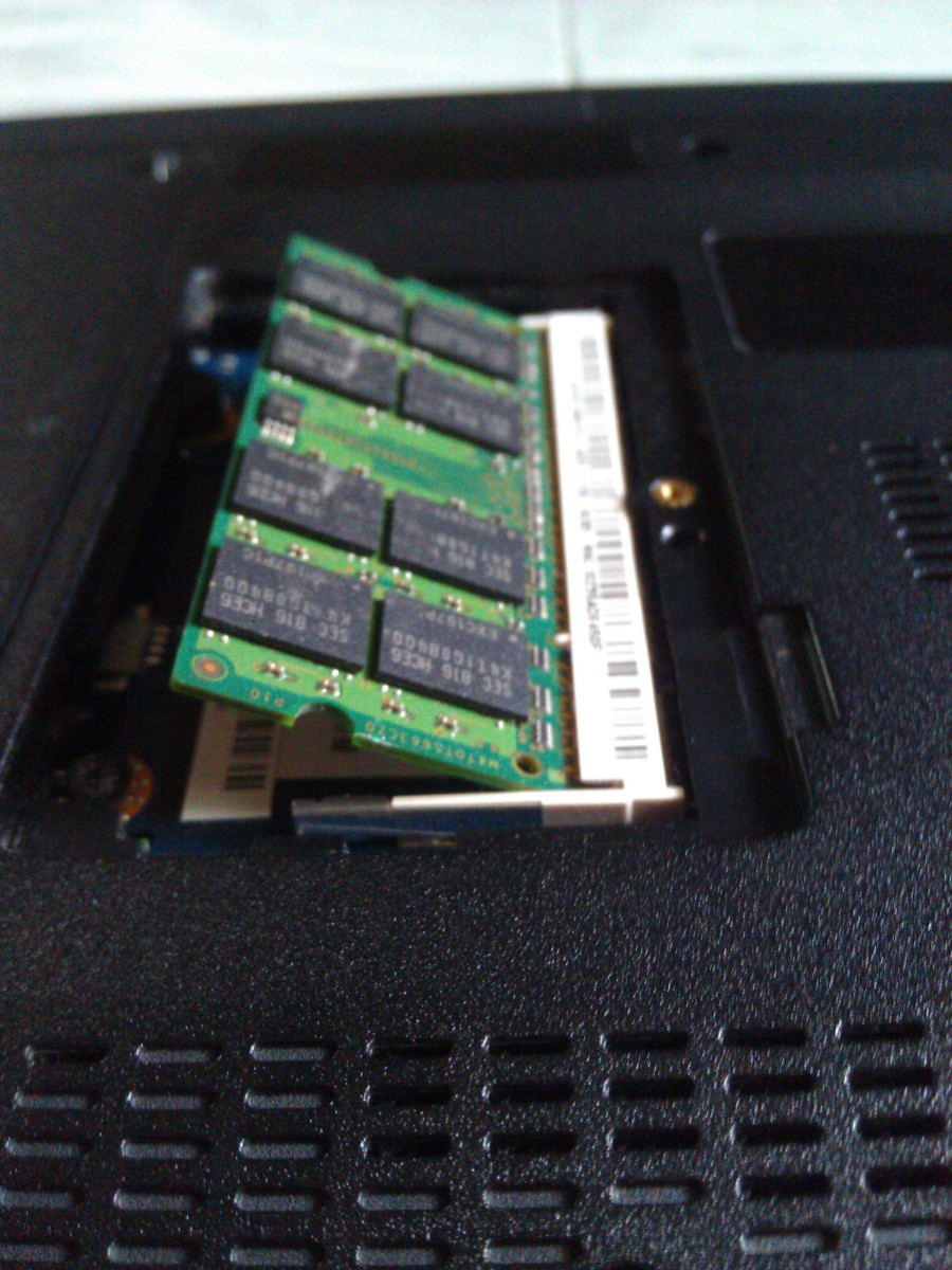 Upgrading Ram In The Acer Aspire One D250 Netbook Hubpages