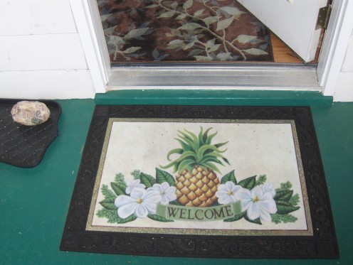 I made myself welcome with a welcome mat and it had bare old linoleum floors .