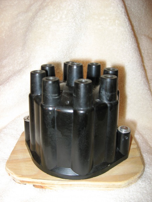 Distributor tower mounted on base