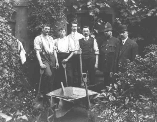 The digging team outside Hilldrop Crescent. Inspector Dew is the man in the bowler hat