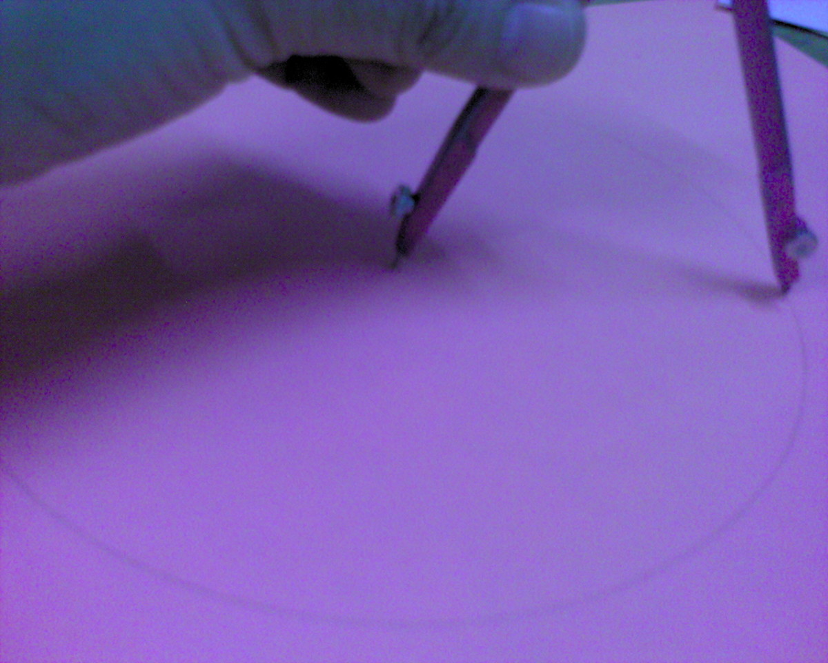 Draw a circle of pink paper