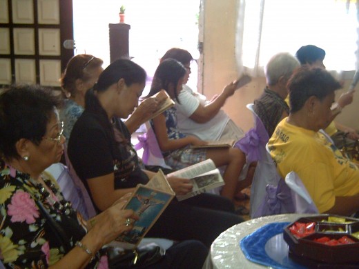 Singing the Pasyon (Photo by Travel Man)