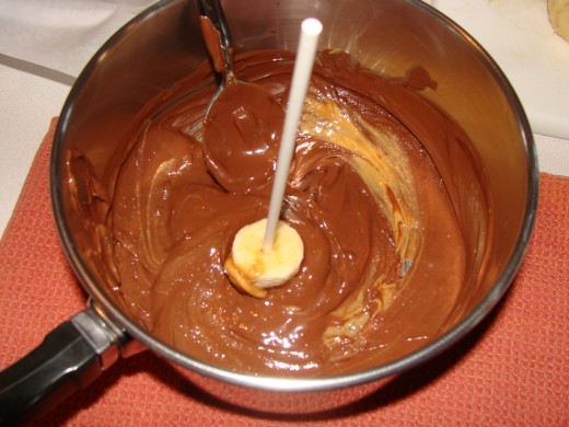Swirl the banana in the melted chocolate.