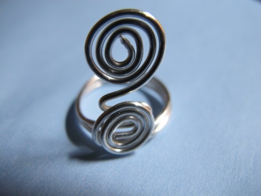 Double spiral ring