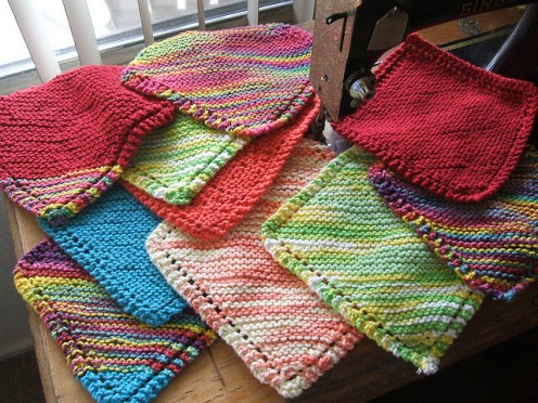 Great and fast dishcloths to knit up in an evening! Pattern available outside of Ravelry here: http://www.groupepp.com/dishbout/kpatterns/grfavorite.html