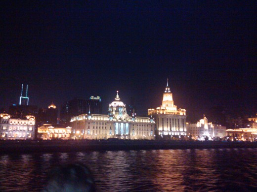 The Bund (外滩 - foreign shore) 
