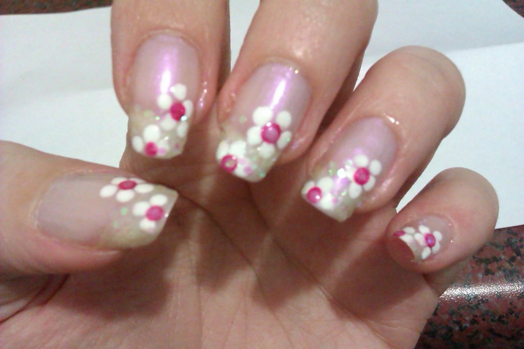 Simple and Easy Nail Polish Ideas: Light Pink Nails with White Flowers ...