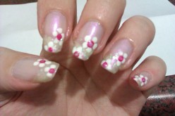 Simple and Easy Nail Polish Ideas: Light Pink Nails with White Flowers and Glitter Nail Art Tutorial