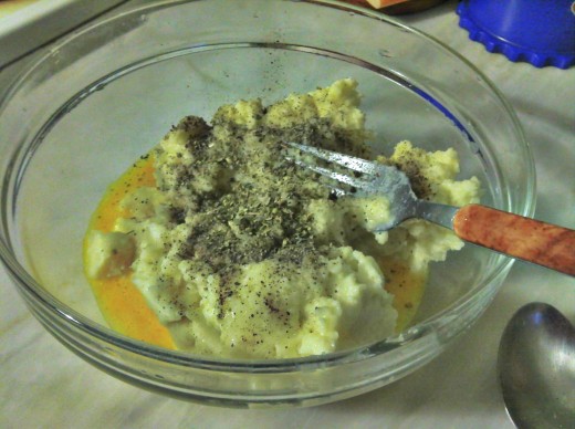 Potatoes, seasoning and egg