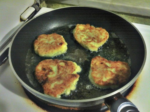 Frying potato cakes