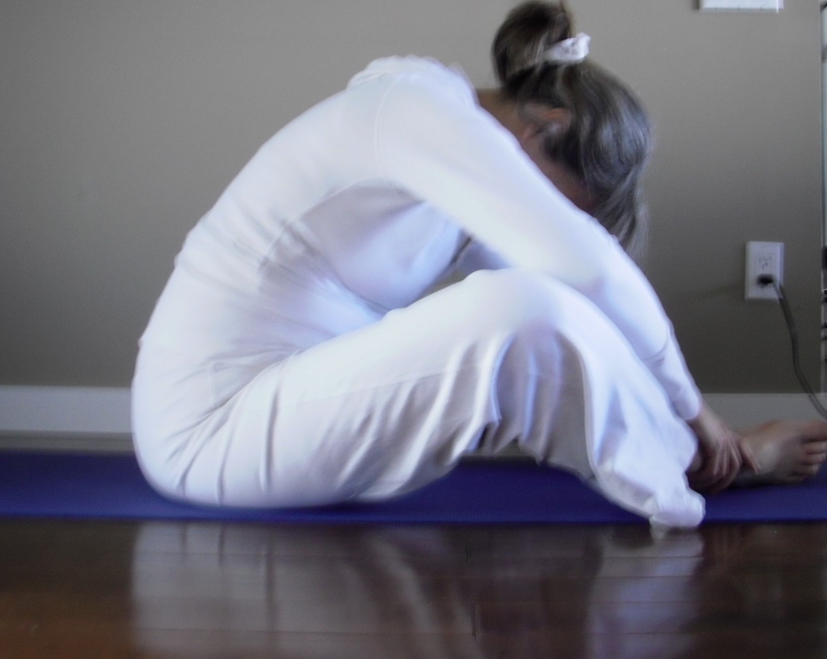 Illustrated Prenatal Yoga Poses | CalorieBee