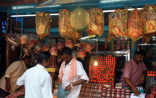 Shopping in front of Mumbadevi temple