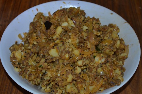 Mix Minsed meat with mashed Potato, using hand
