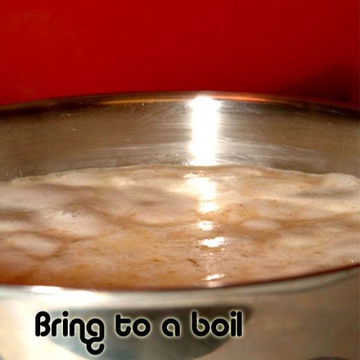 Bring the rice and all ingredients to a boil.