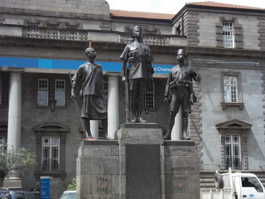 Statue commemorating the Africans soldiers and porters of world war 1 and 2 on Kenyatta Avenue