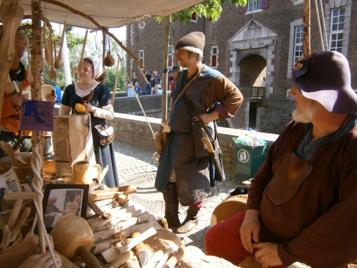 Kolje and musical visitors. Main courtyard. 