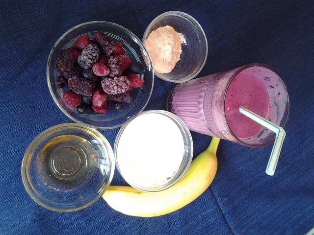 Berry Breakfast Smoothie with Ingredients