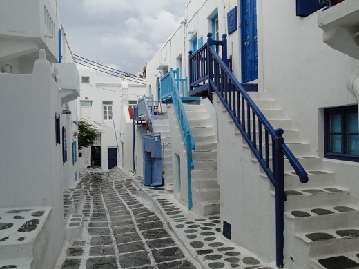 This photograph of typical houses in Mýkonos was taken by Bernard Gagnon on October 11, 2011.