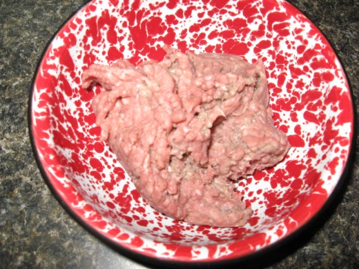 Combine ground beef and seasonings.