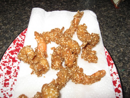 Drain fried shrimp on paper towels.