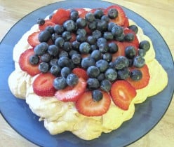 Pavlova Recipe. A Healthy Dessert Filled With Greek Yogurt and Fruit 