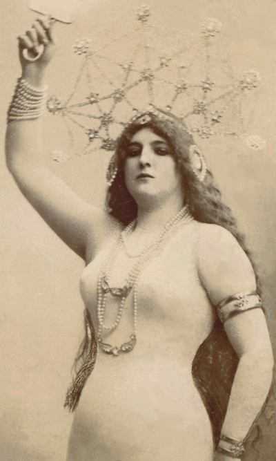 Clara Ward Posing