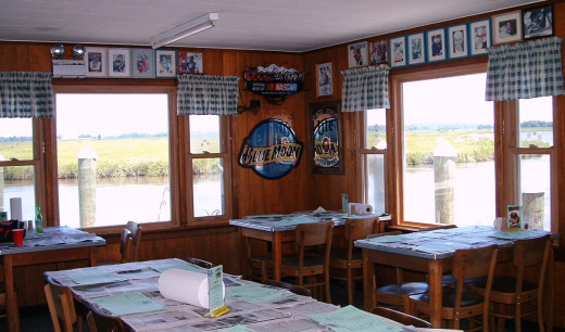 Main dining room overlooking the Leipsic River and Bridge.