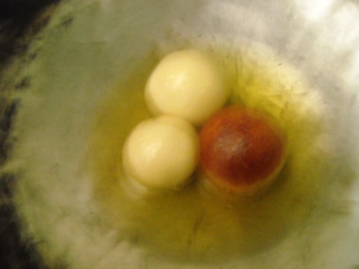 jamun balls while frying 