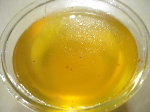 Sugar syrup containing saffron and cardamom powder