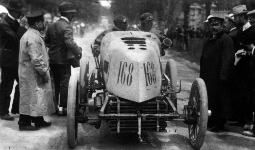 Fernand Gabriel driving a en:Mors in Paris-Madrid 1903