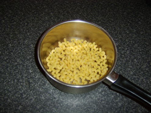 Dried macaroni pasta