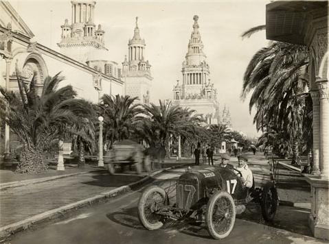  Eddie Rickenbacker in his Maxwell on the Avenue of Palms, during either the 1915 American Grand Prize and Vanderbilt Cup in San Francisco.