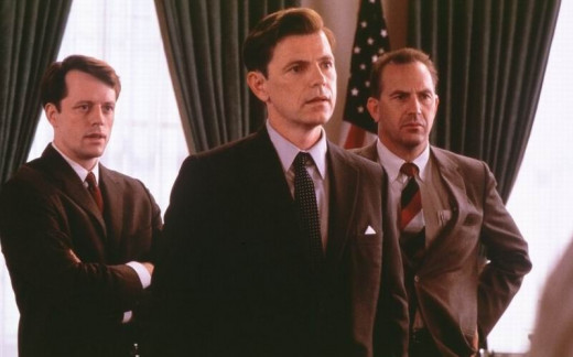 Steven Culp, Bruce Greenwood and Kevin Costner in Thirteen Days (2000)