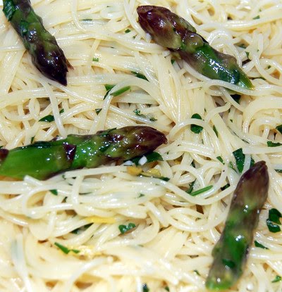 Angel hair pasta with asparagus and seasoning.