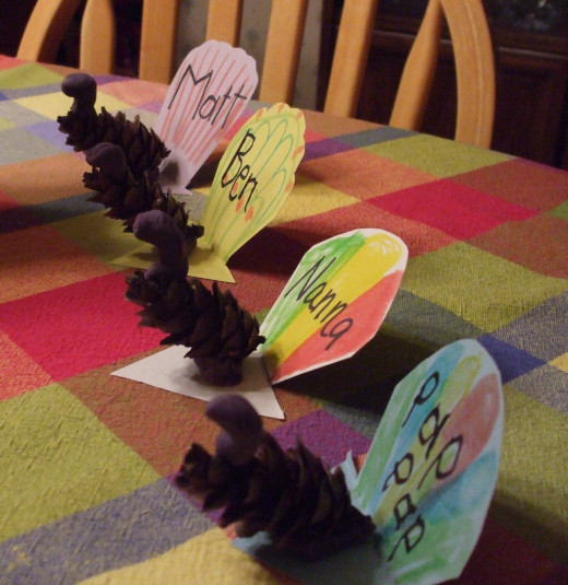 Pine cone placecards handmade with love.