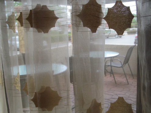 Patio service for those who love to eat outside. (View from inside)