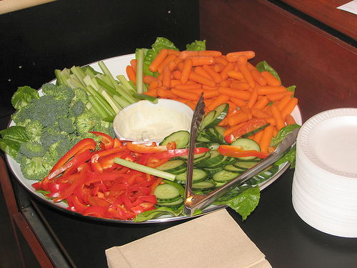 Veggie tray with dip