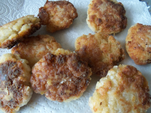 The crab cakes are ready when they are golden brown.  Use kitchen paper to absorb some of the excess oil.
